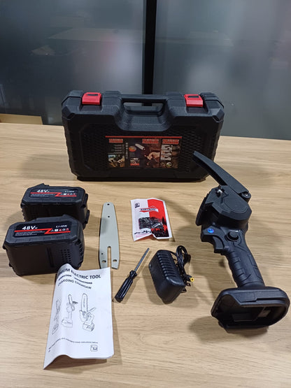 Mini Motosierra Portátil 2 en 1™ ¡Compra HOY y recibe Maleta Profesional + Batería Extra GRATIS!